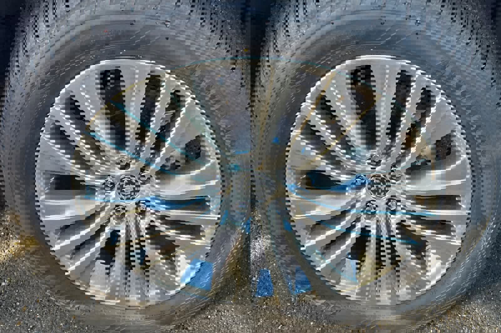 Used 2023 Toyota Venza Limited image 12