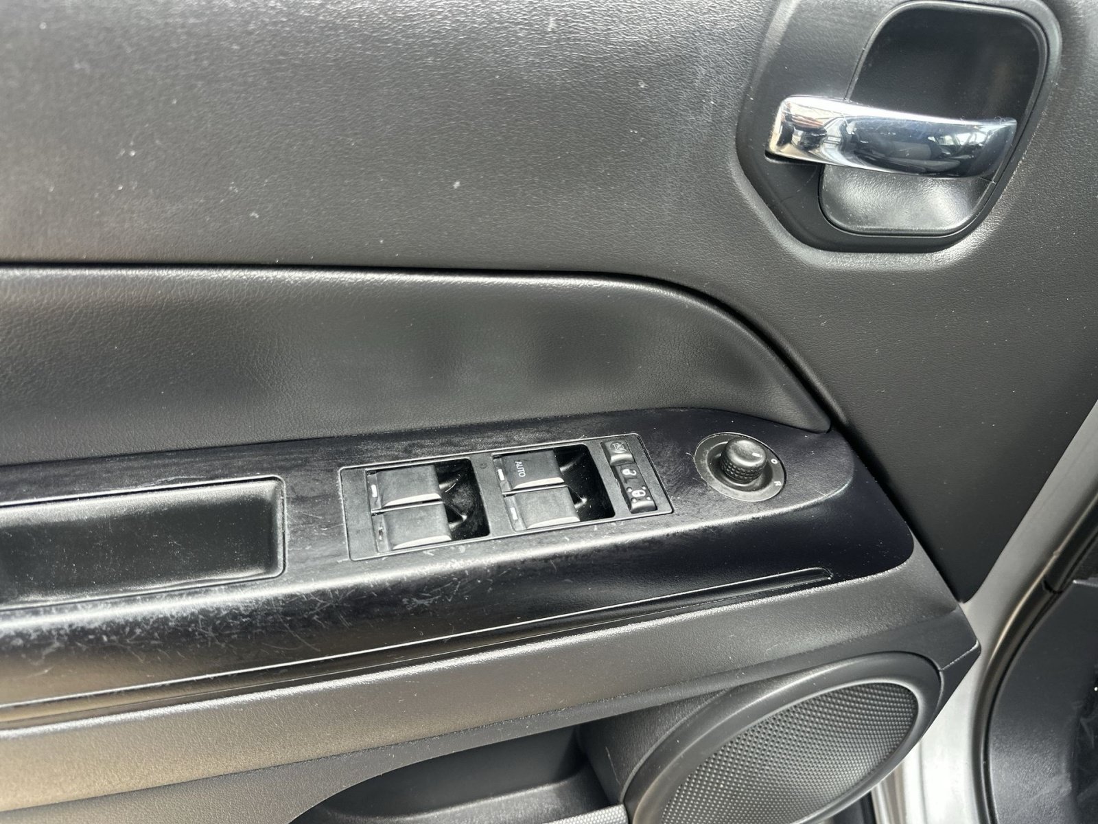 Used 2014 Jeep Patriot Latitude w/ Sun/Sound Group AWD/4WD image 23