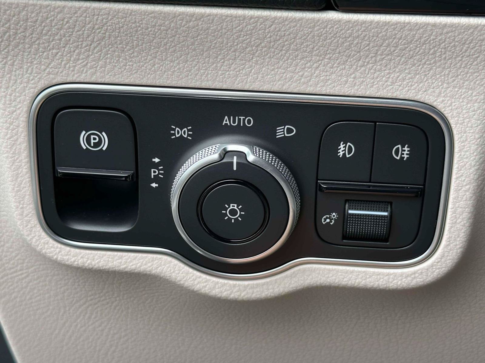 Certified 2025 Mercedes-Benz GLA 250 4MATIC image 17