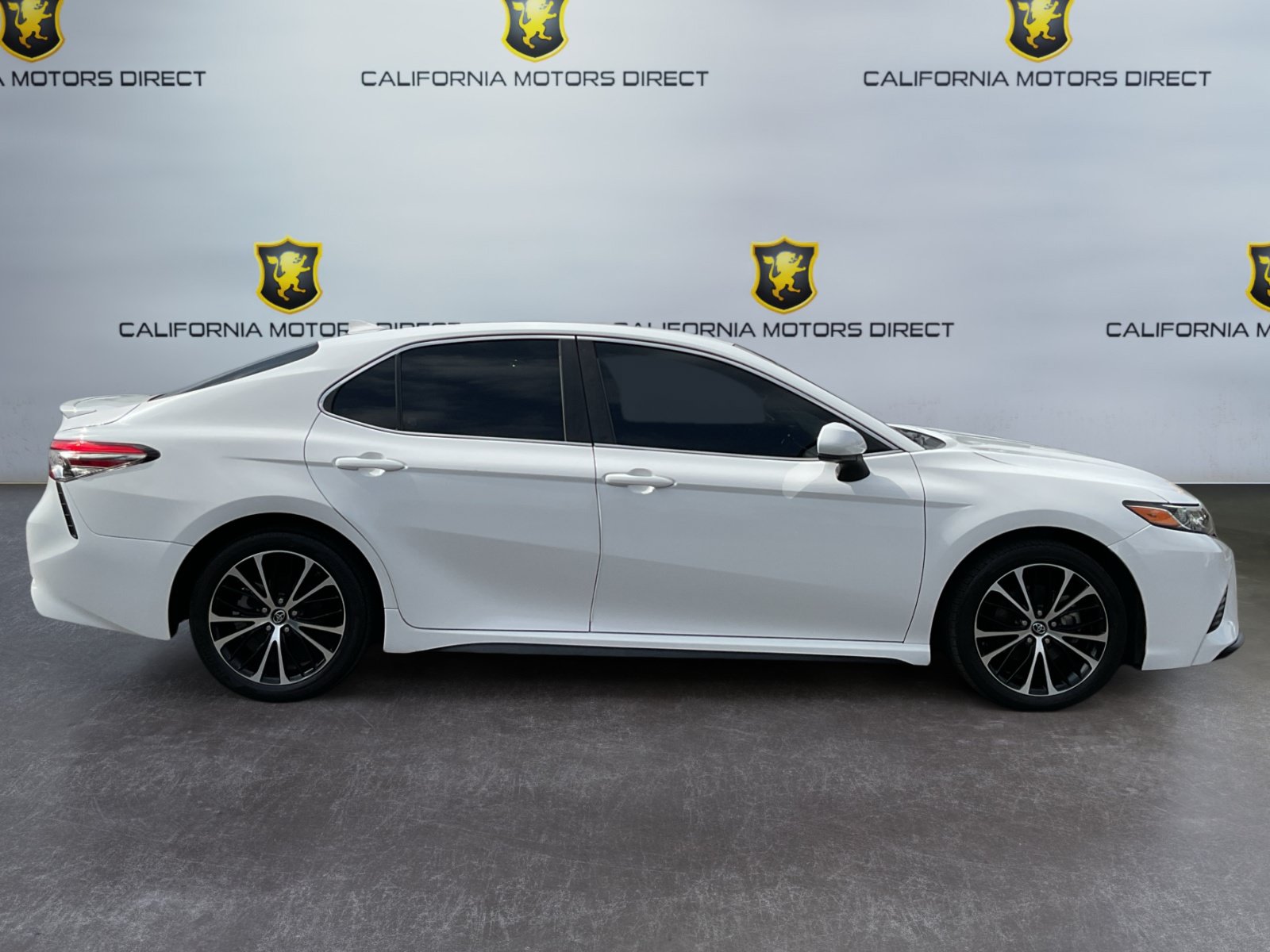 Used 2019 Toyota Camry SE FWD image 4