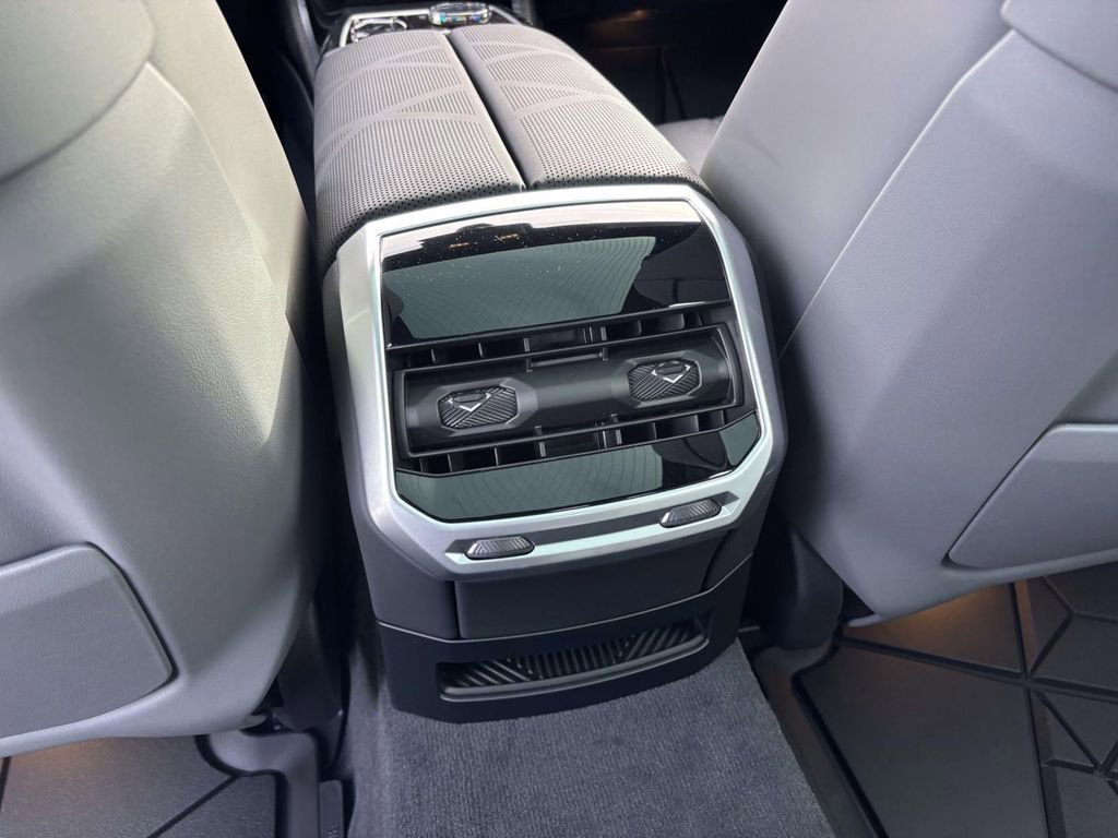 New 2026 BMW 760i xDrive w/ Executive Package image 33