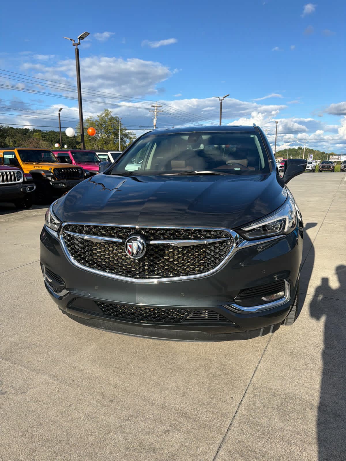Used 2020 Buick Enclave Avenir w/ Avenir Technology Package AWD/4WD image 3