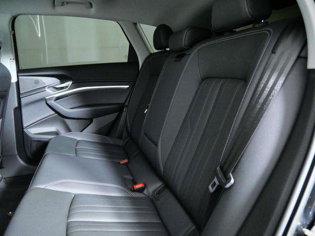 Used 2024 Audi Q8 e-tron Premium Plus w/ Premium Plus Package AWD/4WD image 16