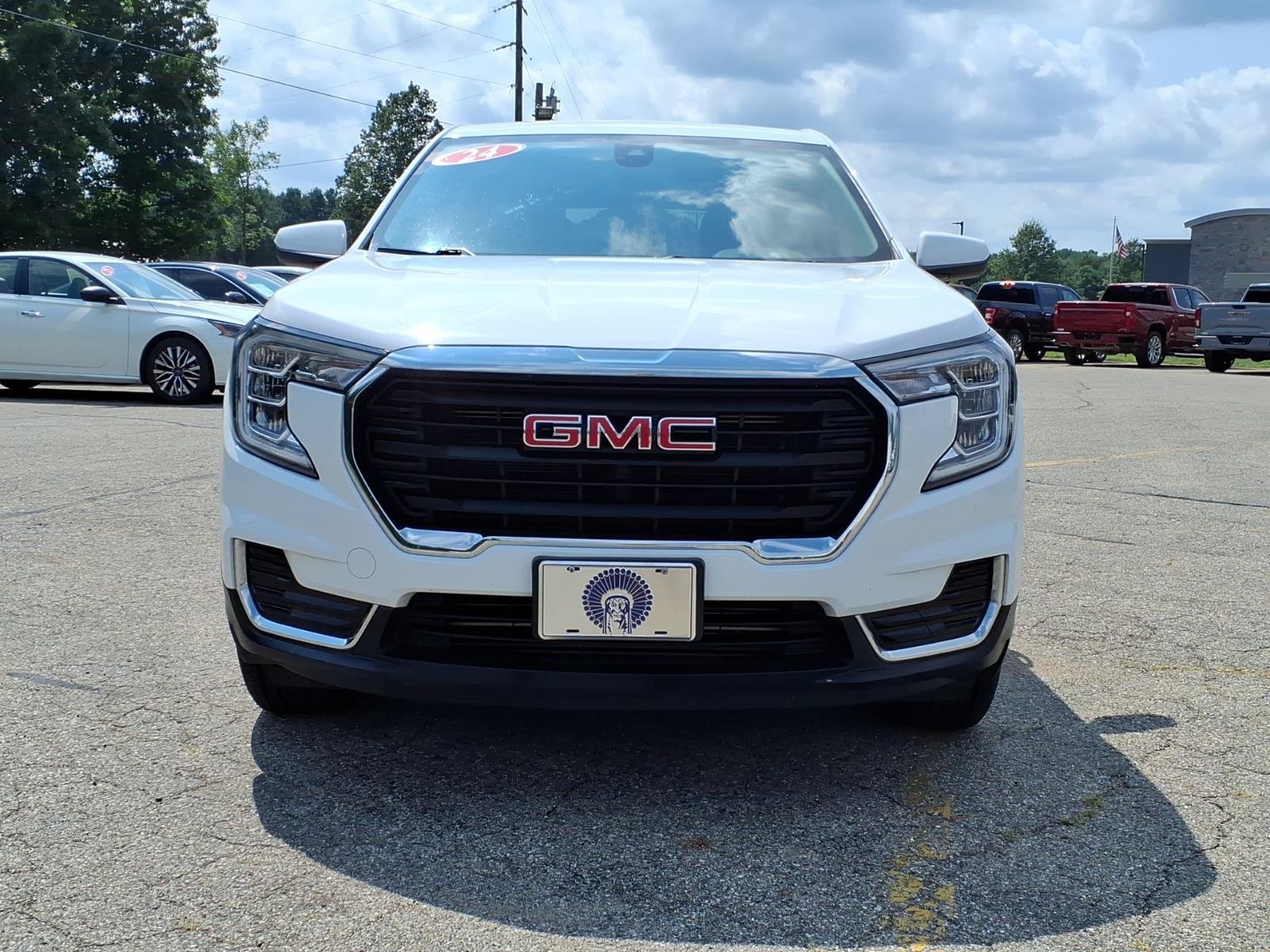 Used 2024 GMC Terrain SLE AWD/4WD image 2