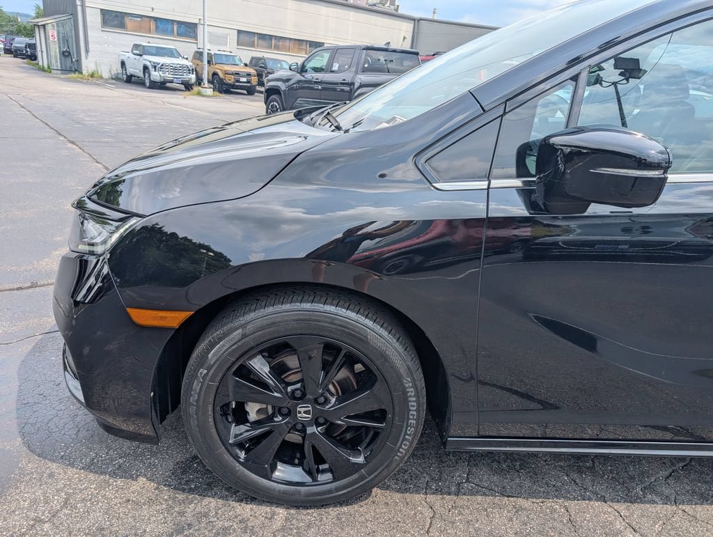 Used 2023 Honda Odyssey Sport image 2