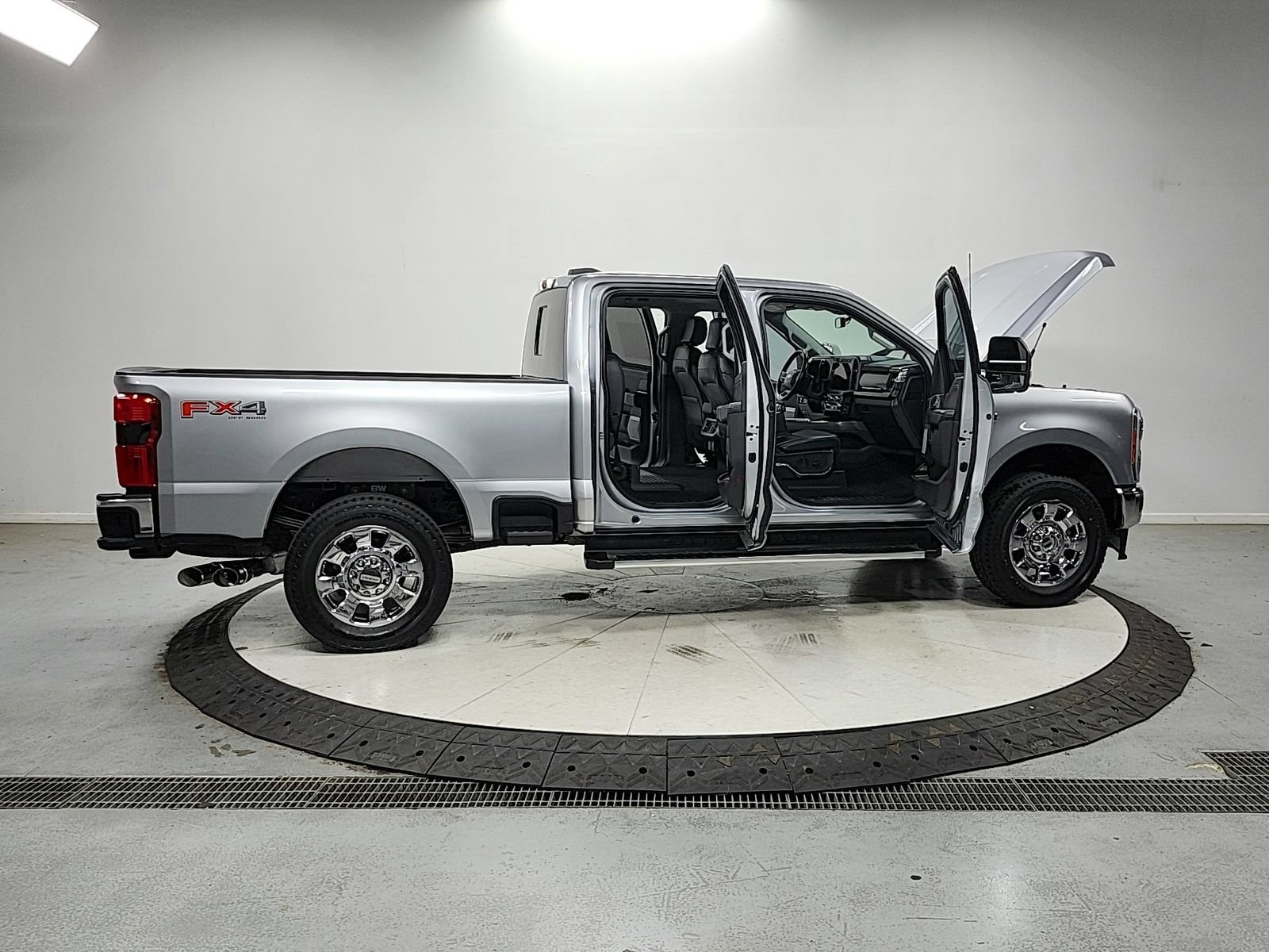 Used 2023 Ford F250 Lariat w/ Chrome Package AWD/4WD image 17