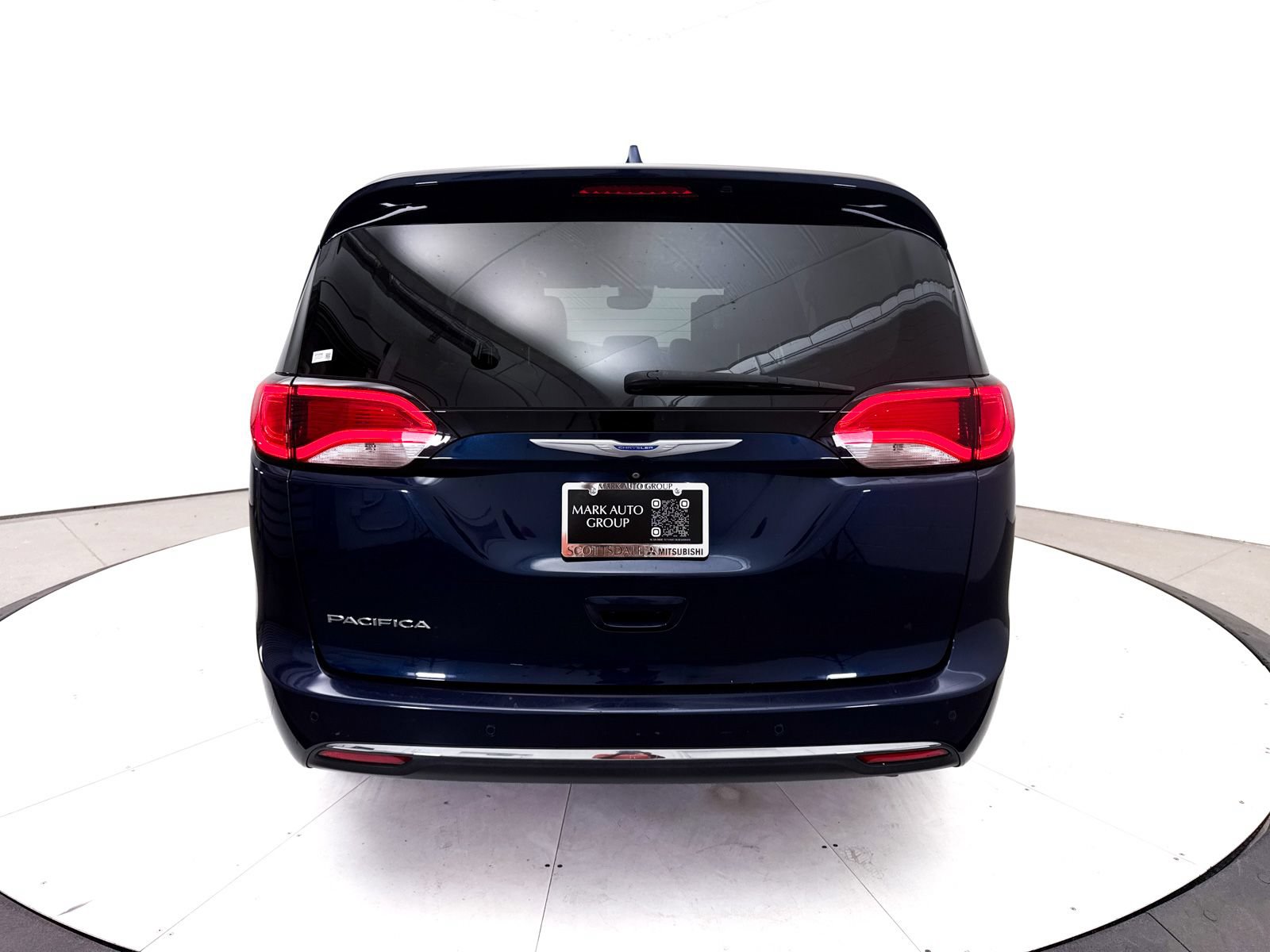 Used 2018 Chrysler Pacifica Touring-L Plus w/ Advanced Safetytec Group FWD image 16