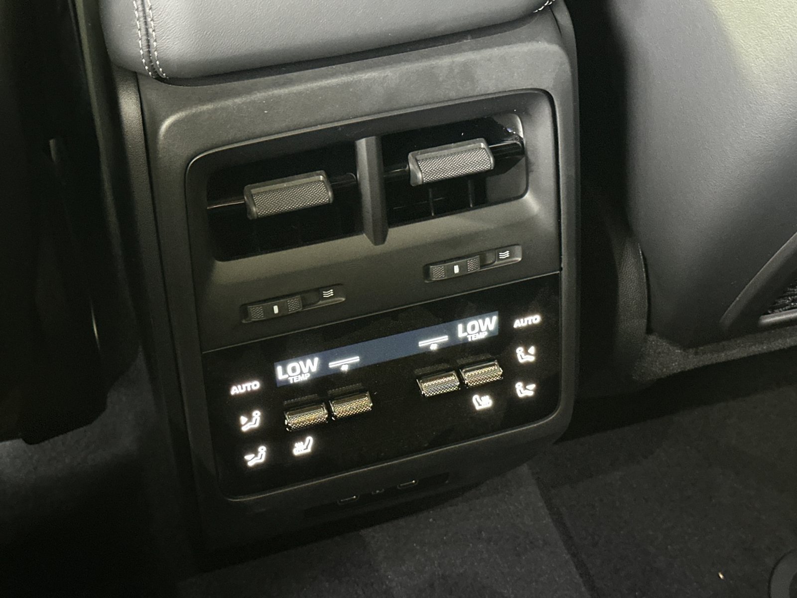 New 2026 Porsche Macan Turbo Electric AWD/4WD image 15