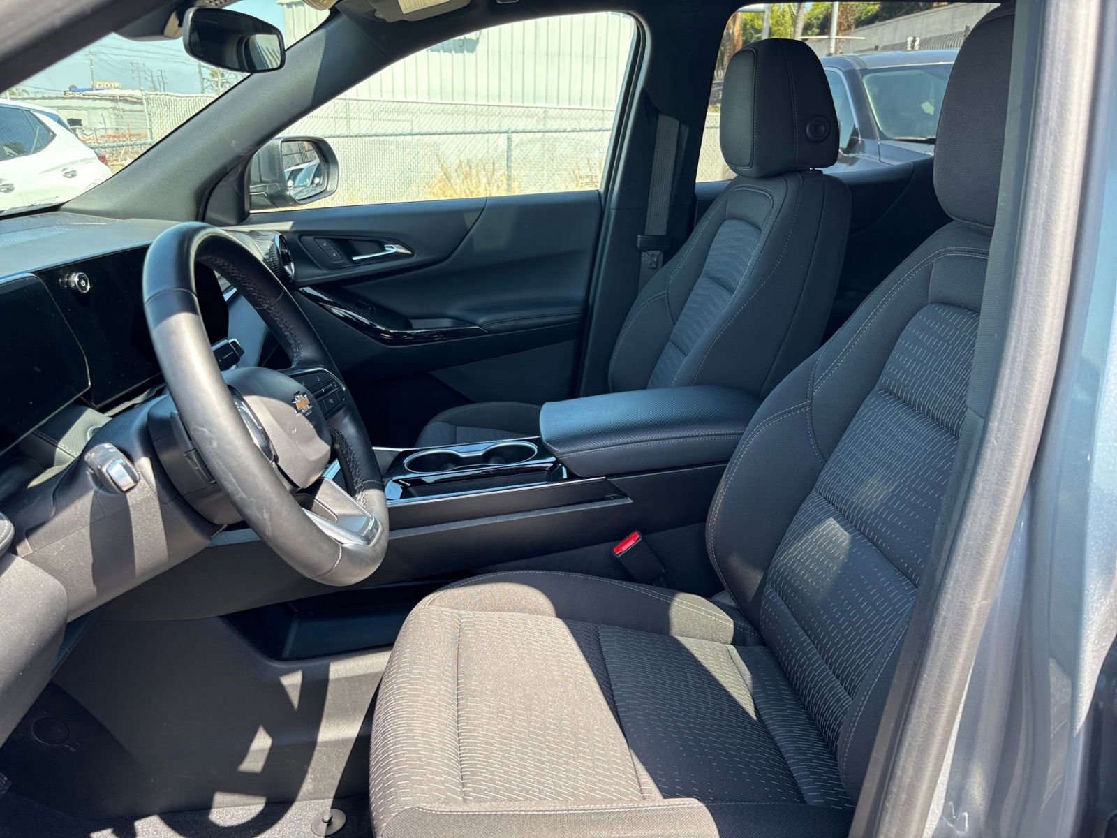 Used 2025 Chevrolet Equinox LT FWD image 28
