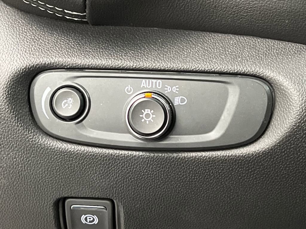 Used 2025 Chevrolet Blazer LT image 39