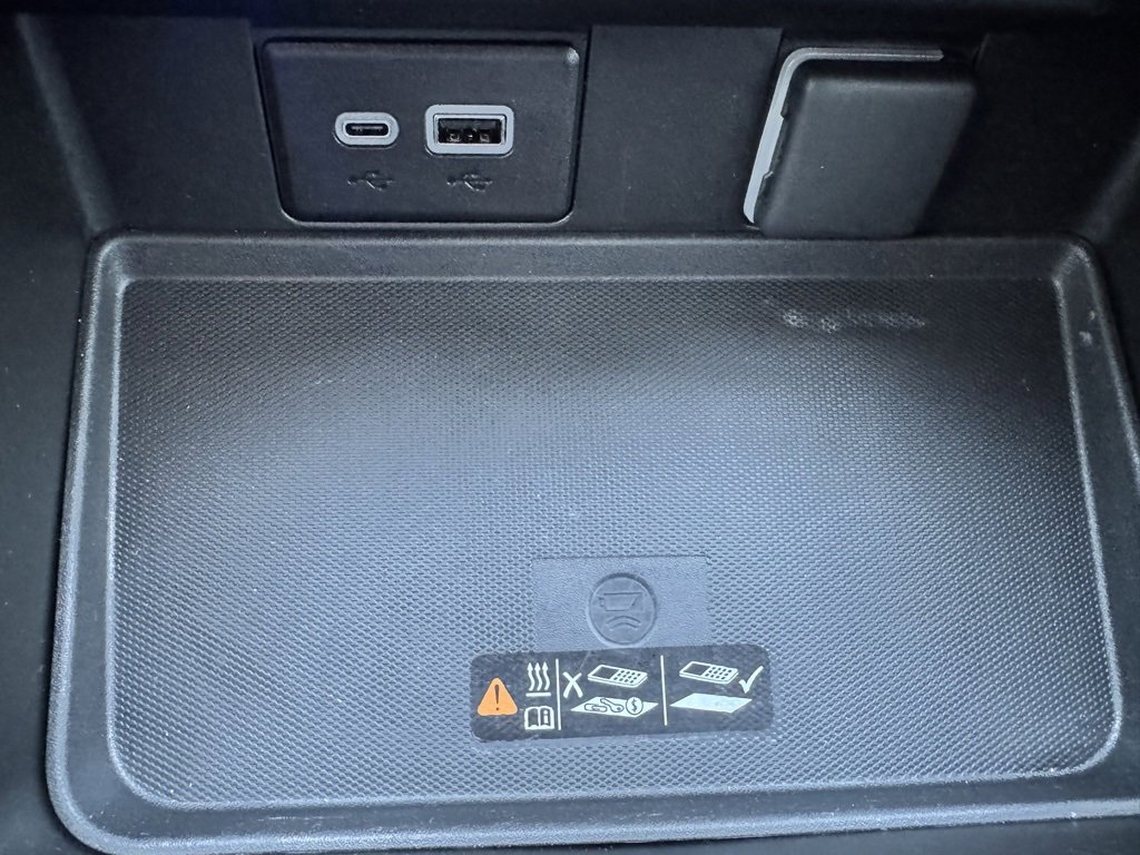 Used 2024 GMC Yukon AT4 w/ Technology Package image 29