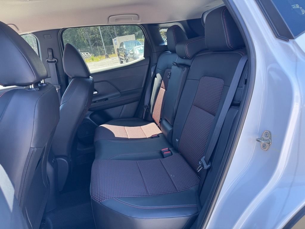 New 2025 Nissan Kicks SR FWD image 11