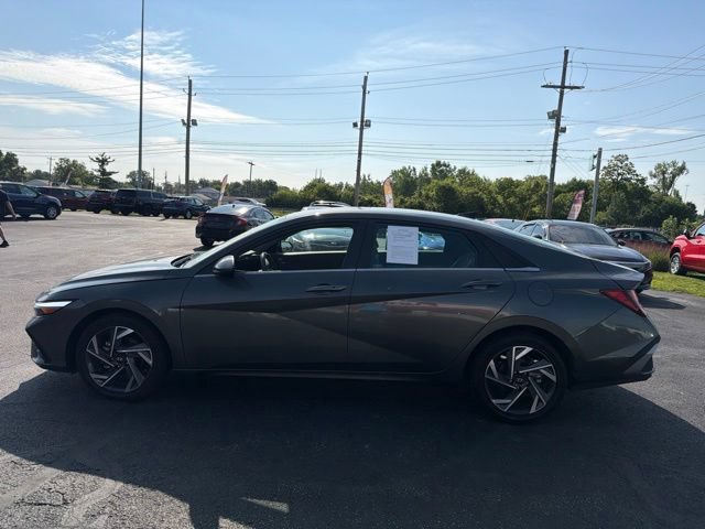 Used 2025 Hyundai Elantra SEL FWD image 4