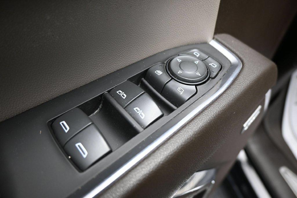 Used 2023 Chevrolet Silverado 1500 LTZ AWD/4WD image 11