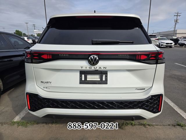 Used 2025 Volkswagen Tiguan SEL R-Line AWD/4WD image 5