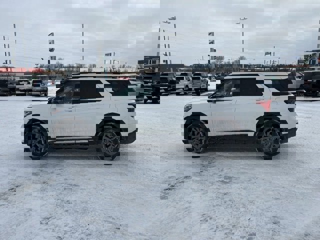 Used 2025 Ford Explorer Active w/ Active Comfort Package image 6