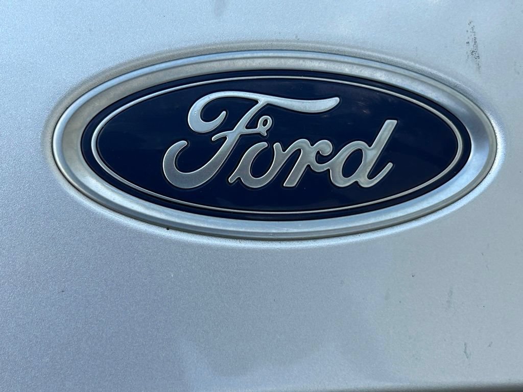 Used 2017 Ford Fusion SE w/ Equipment Group 201A FWD image 18