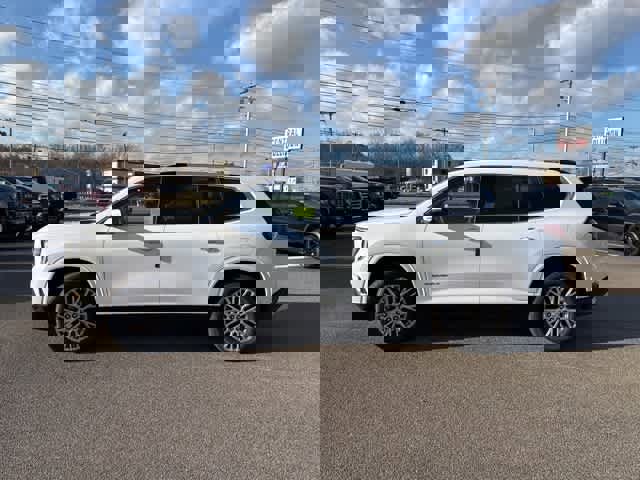 New 2026 GMC Acadia Denali w/ Super Cruise Package image 4