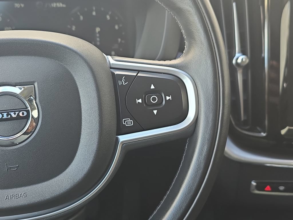 Used 2020 Volvo XC60 T5 Momentum w/ Protection Package Premier AWD/4WD image 18