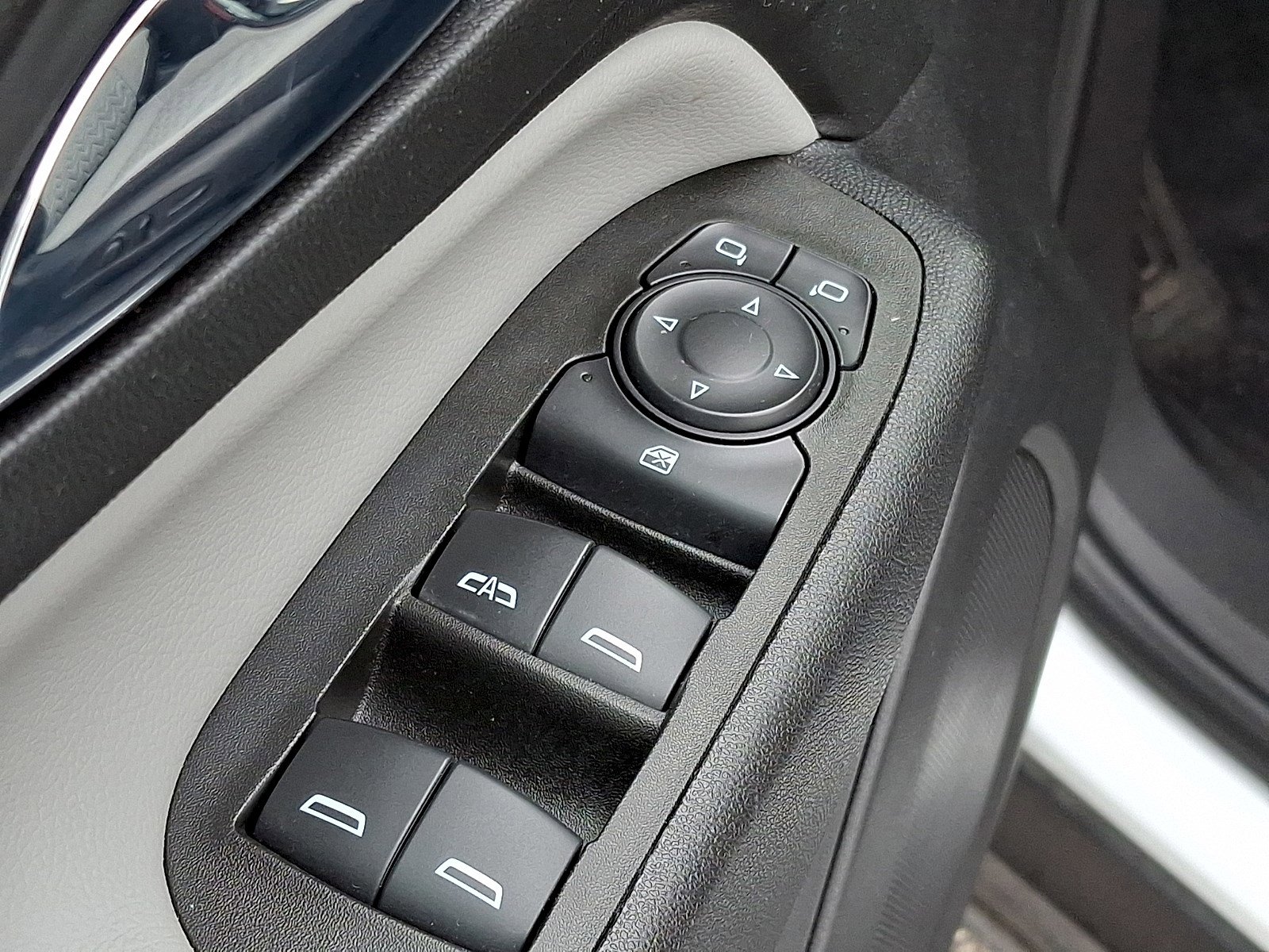 Used 2022 Chevrolet Equinox LS w/ LS Convenience Package FWD image 25