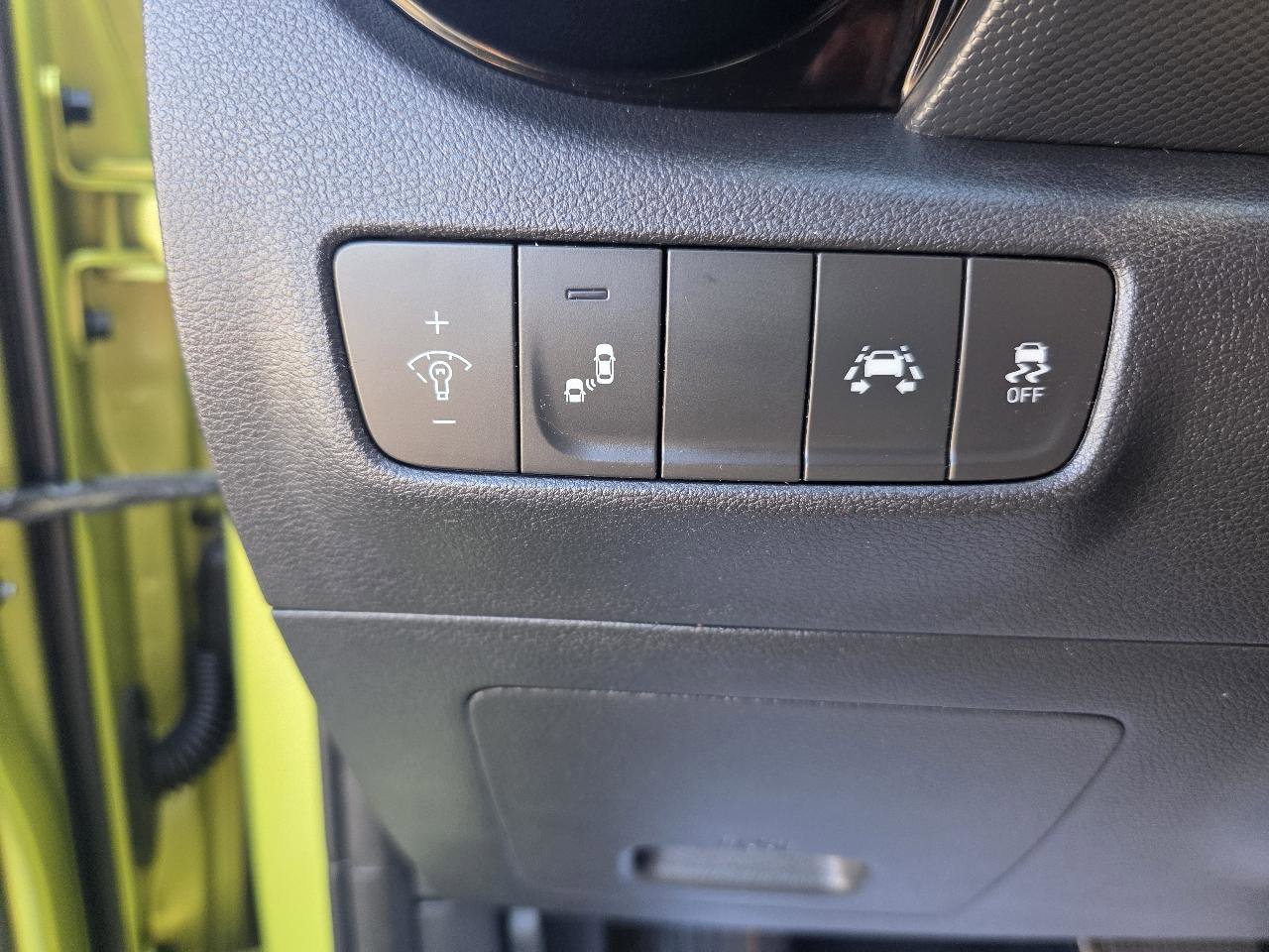 Used 2020 Hyundai Kona Limited w/ Cargo Package FWD image 13