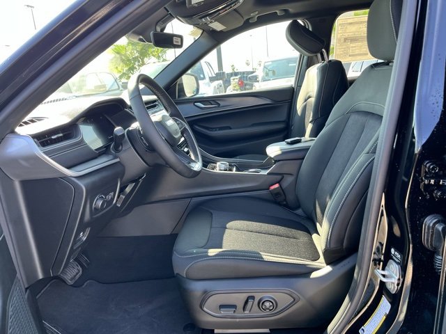 New 2025 Jeep Grand Cherokee Laredo X w/ Luxury Tech Group I image 15