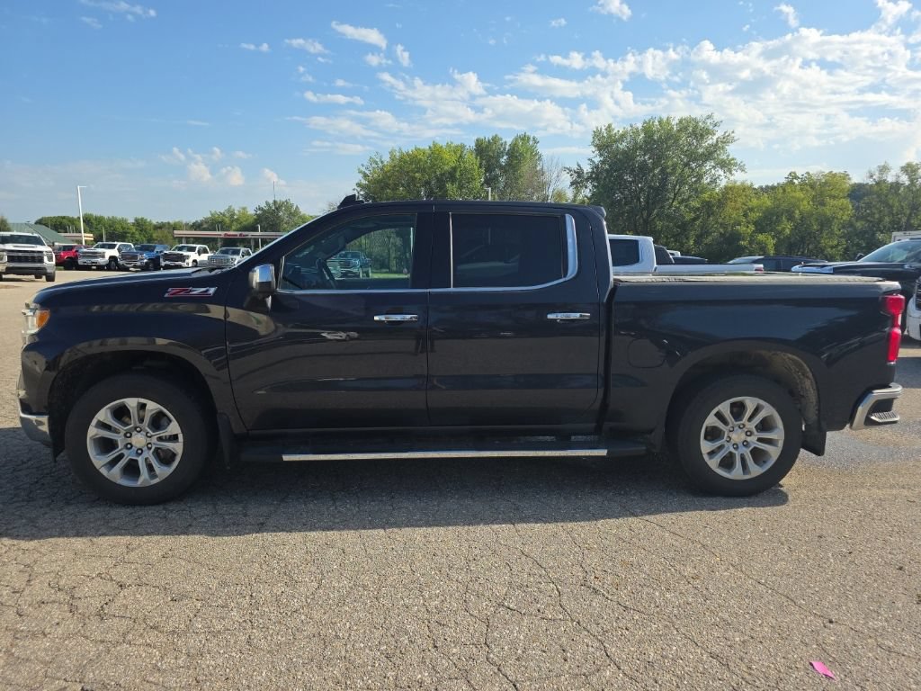 Used 2022 Chevrolet Silverado 1500 LTZ w/ LTZ Premium Package AWD/4WD image 4