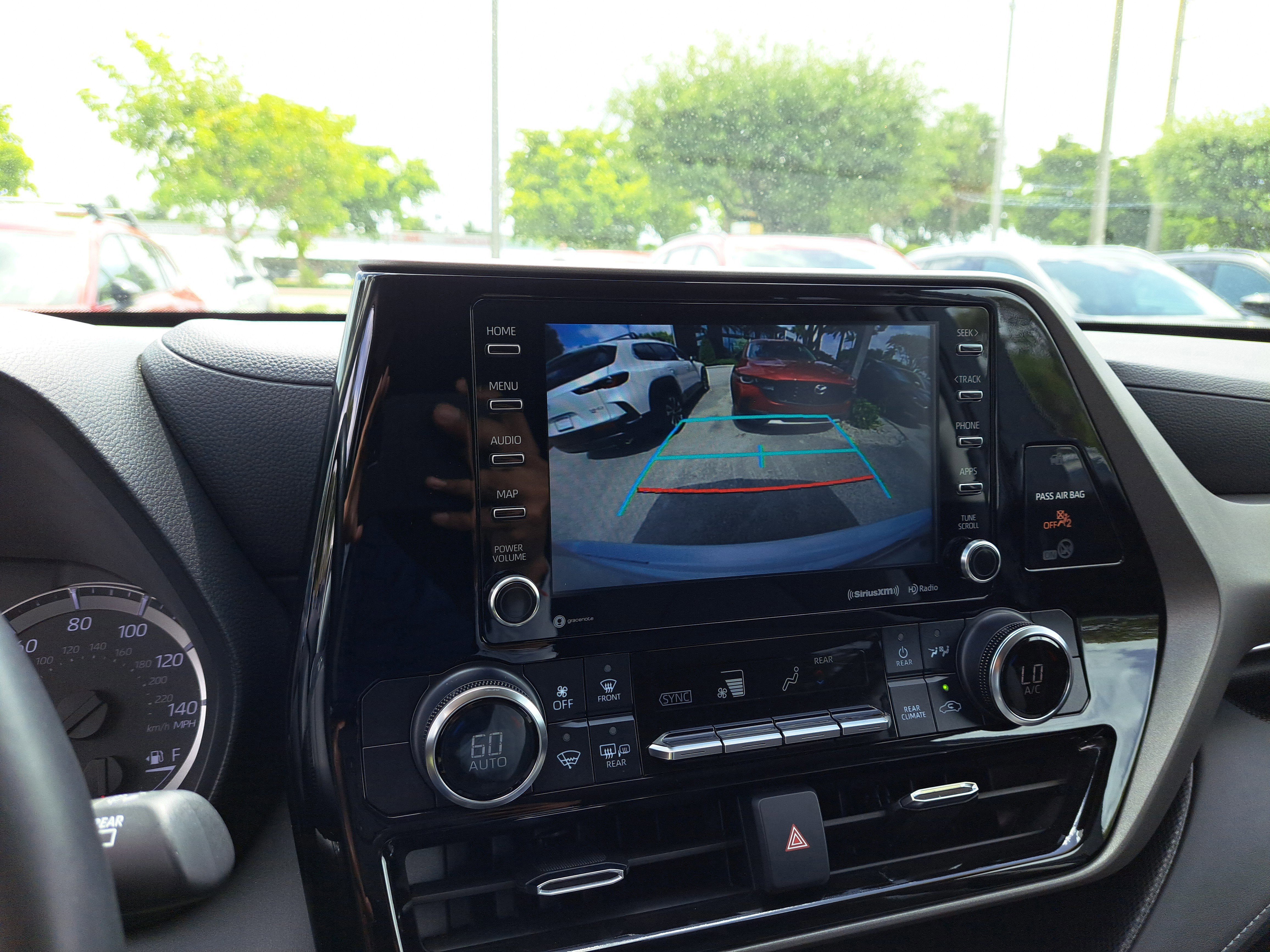 Used 2022 Toyota Highlander LE image 17