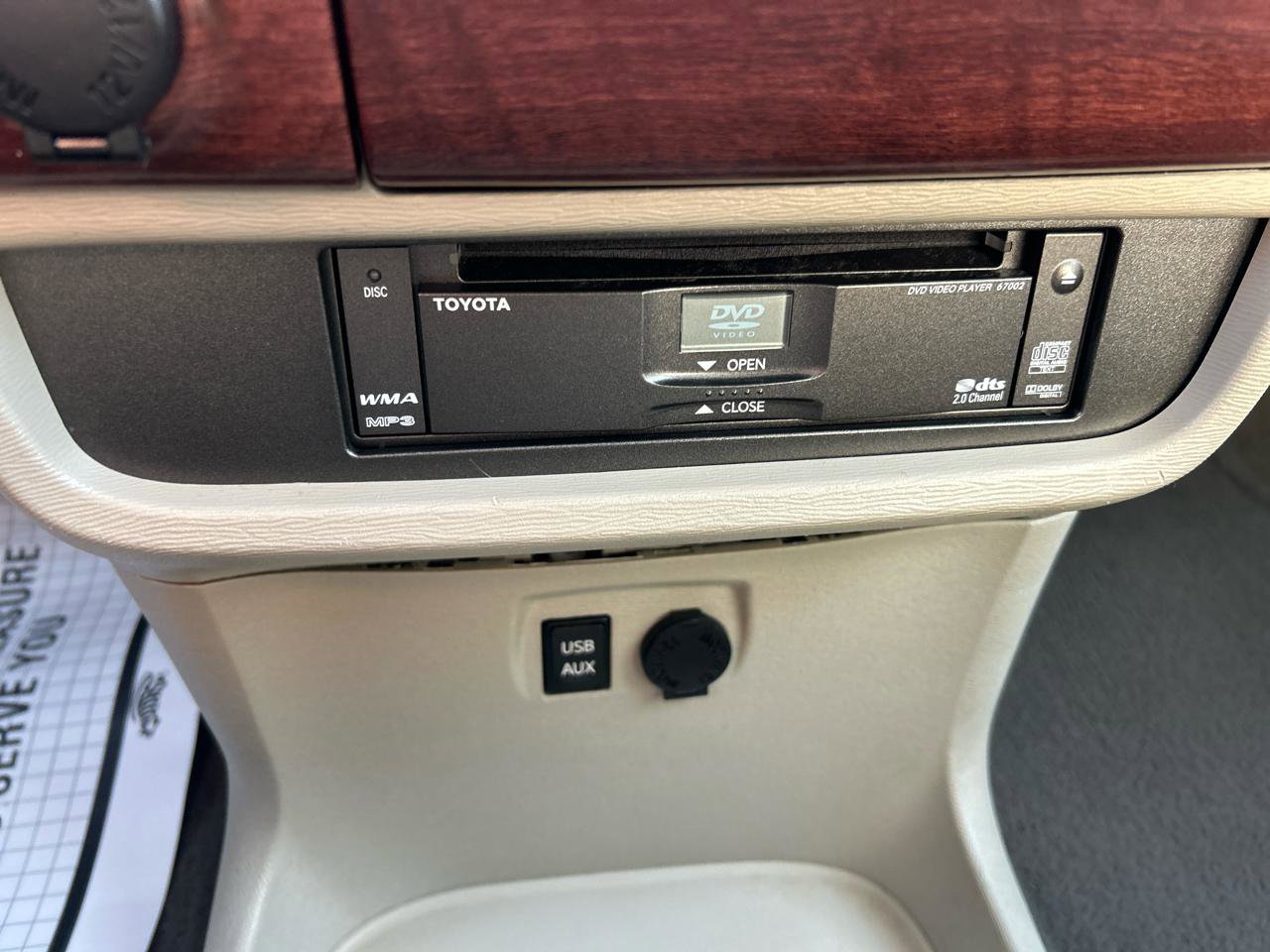 Used 2014 Toyota Sienna XLE w/ Entertainment Package FWD image 27