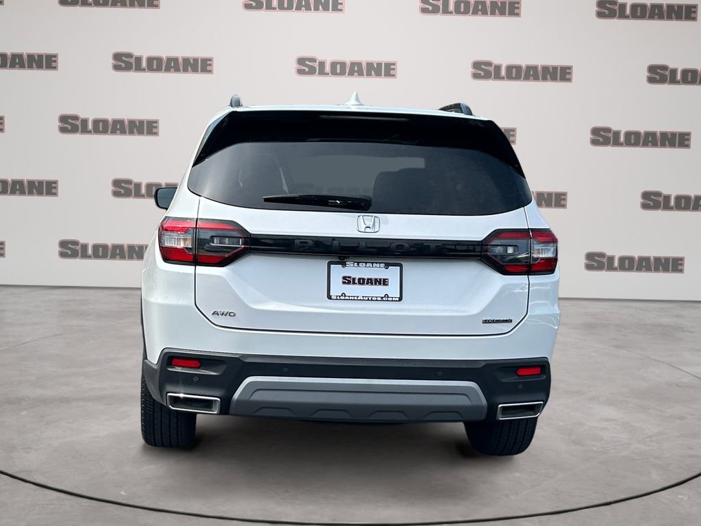 Used 2025 Honda Pilot Touring image 4