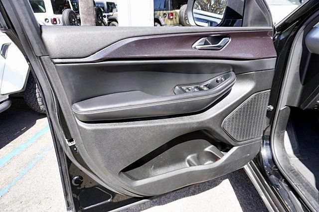 Used 2023 Jeep Grand Cherokee L Laredo RWD image 24