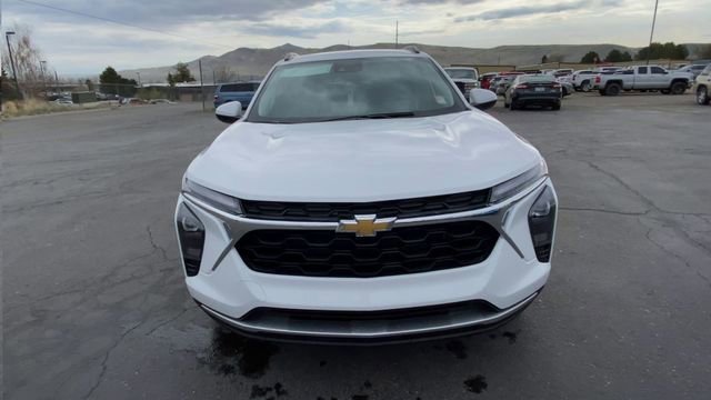 New 2026 Chevrolet Trax LT w/ Driver Confidence Package FWD image 3