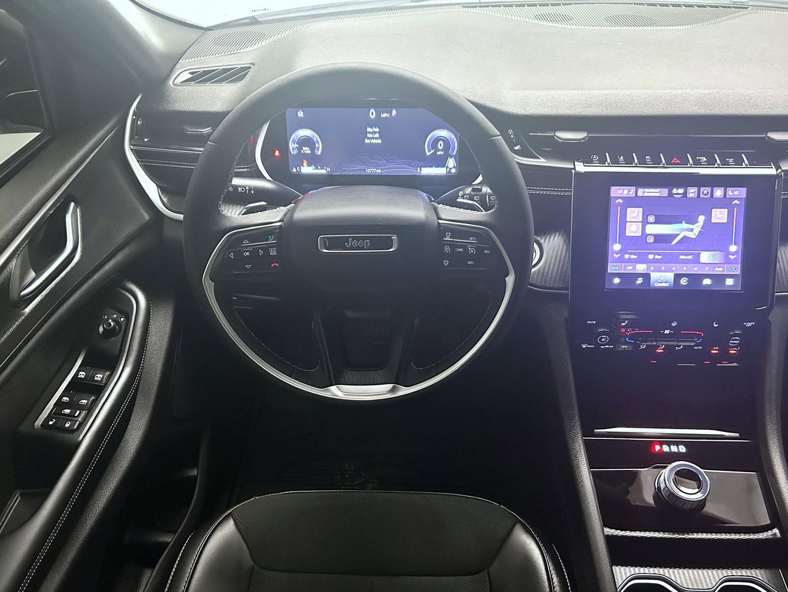 Used 2025 Jeep Grand Cherokee Altitude image 14