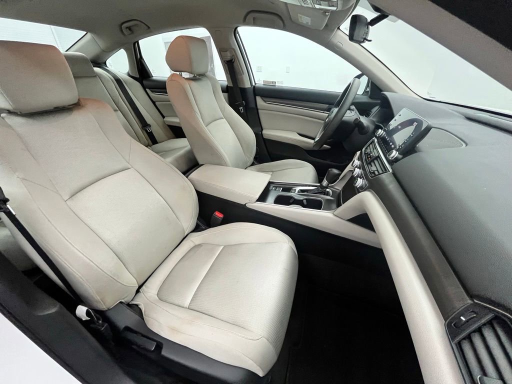 Used 2018 Honda Accord LX image 32
