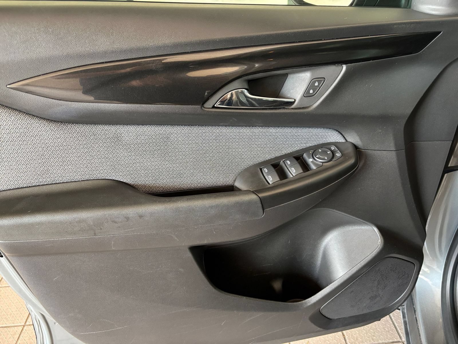 Used 2025 Chevrolet TrailBlazer LT FWD image 18