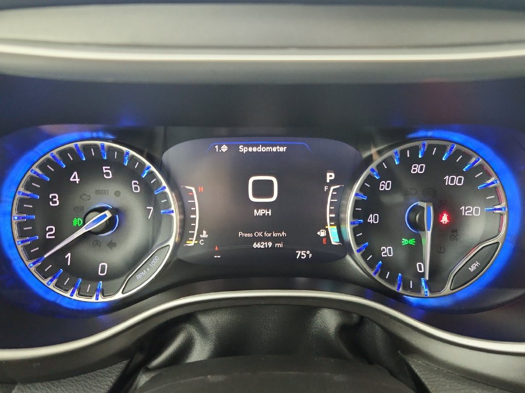 Certified 2024 Chrysler Pacifica Touring-L FWD image 26