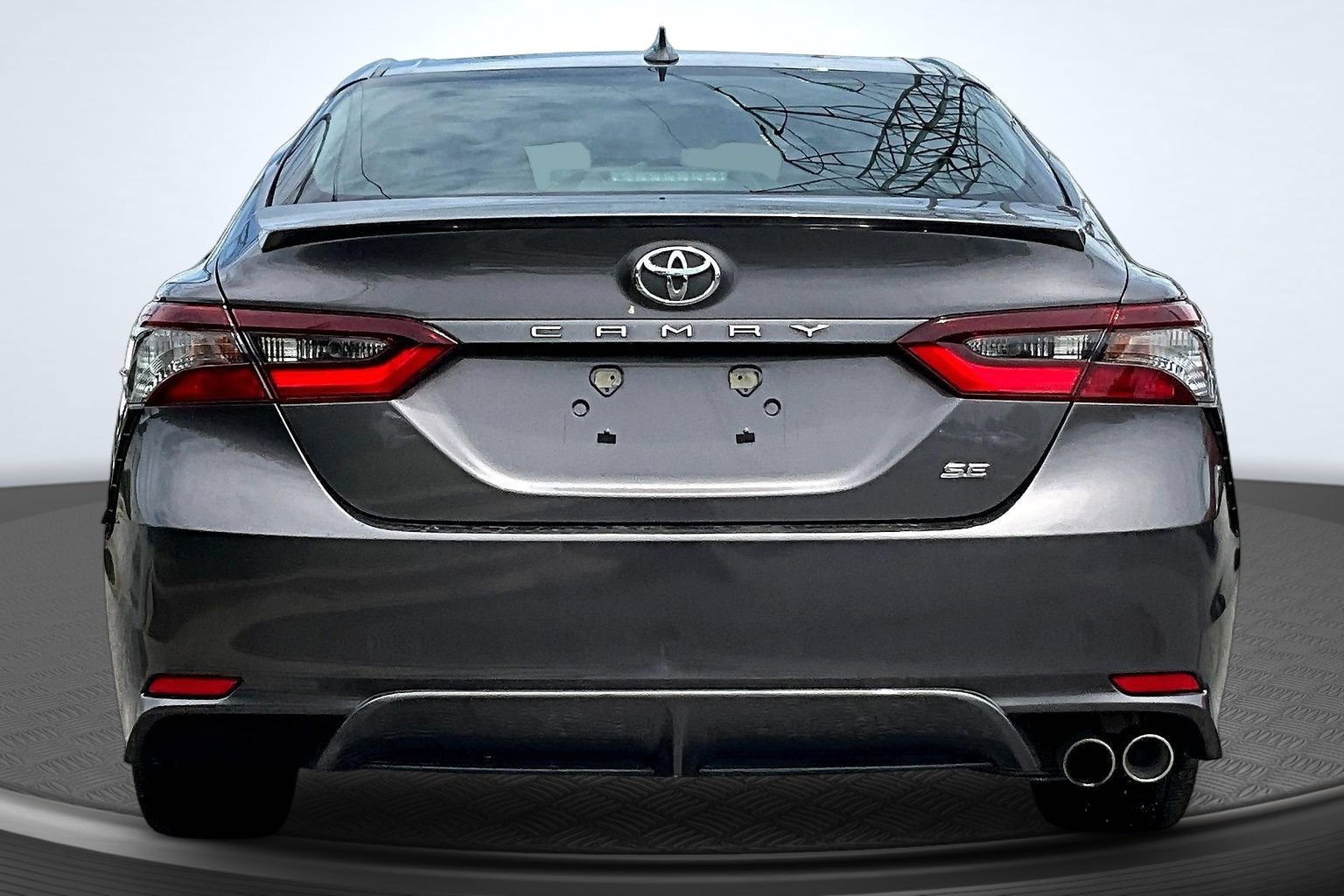 Used 2022 Toyota Camry SE FWD image 4