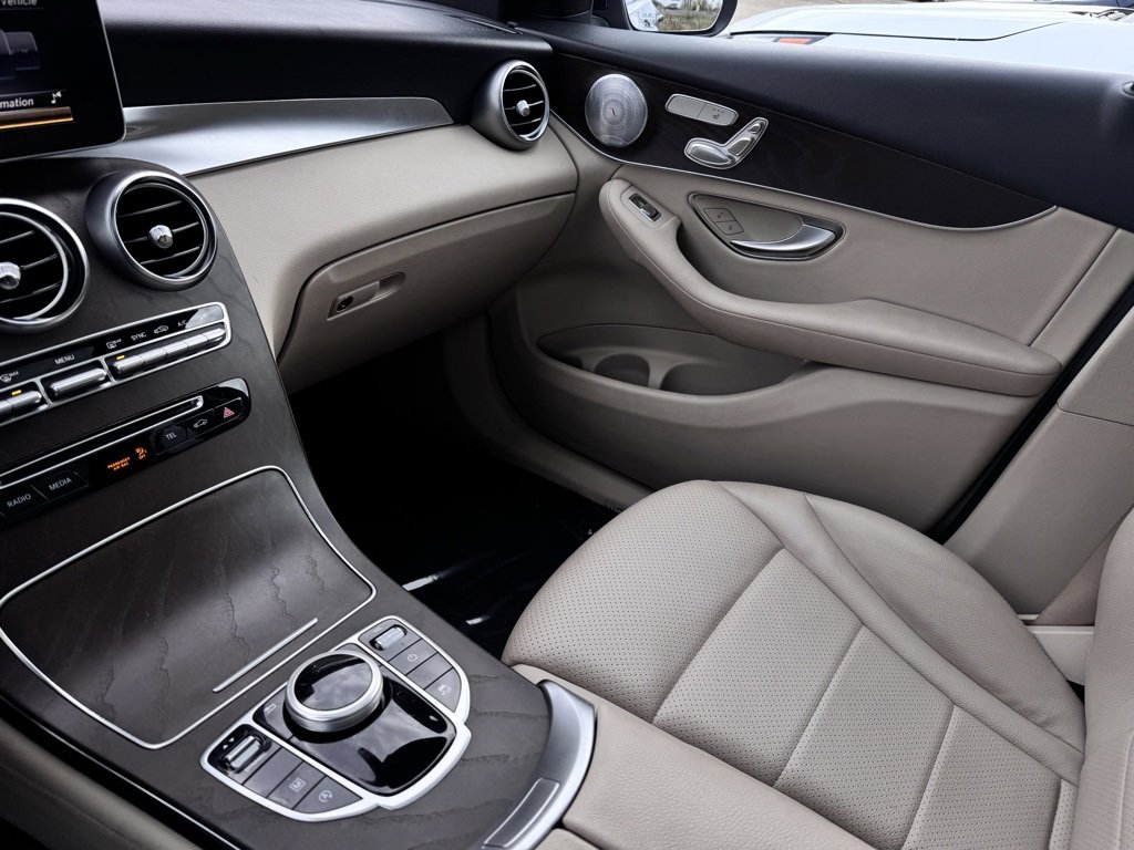 Used 2018 Mercedes-Benz GLC 300 4MATIC image 19