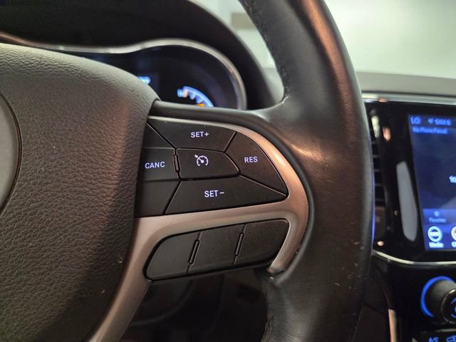 Used 2020 Jeep Grand Cherokee Laredo w/ 18" Wheel & 8.4" Radio Group image 23