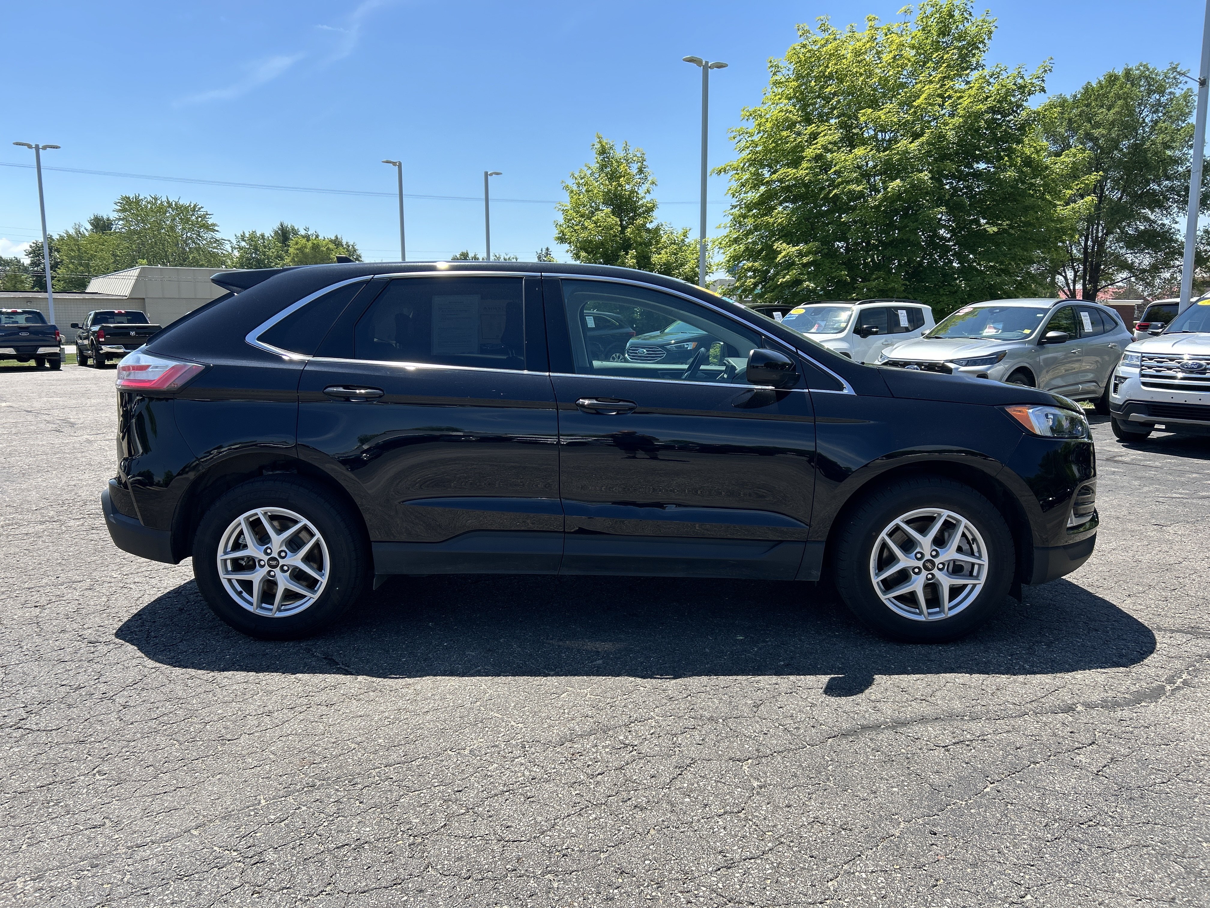 Used 2024 Ford Edge SEL w/ Convenience Package AWD/4WD image 2