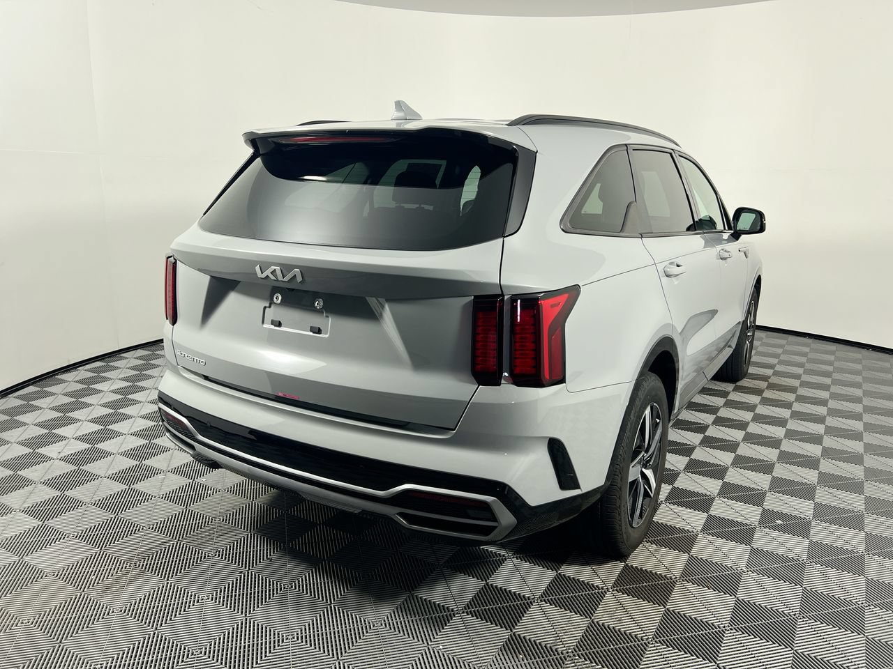 Used 2022 Kia Sorento EX w/ Panoramic Sunroof Package FWD image 3