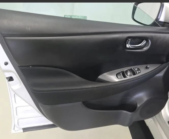Used 2022 Nissan Leaf S FWD image 9