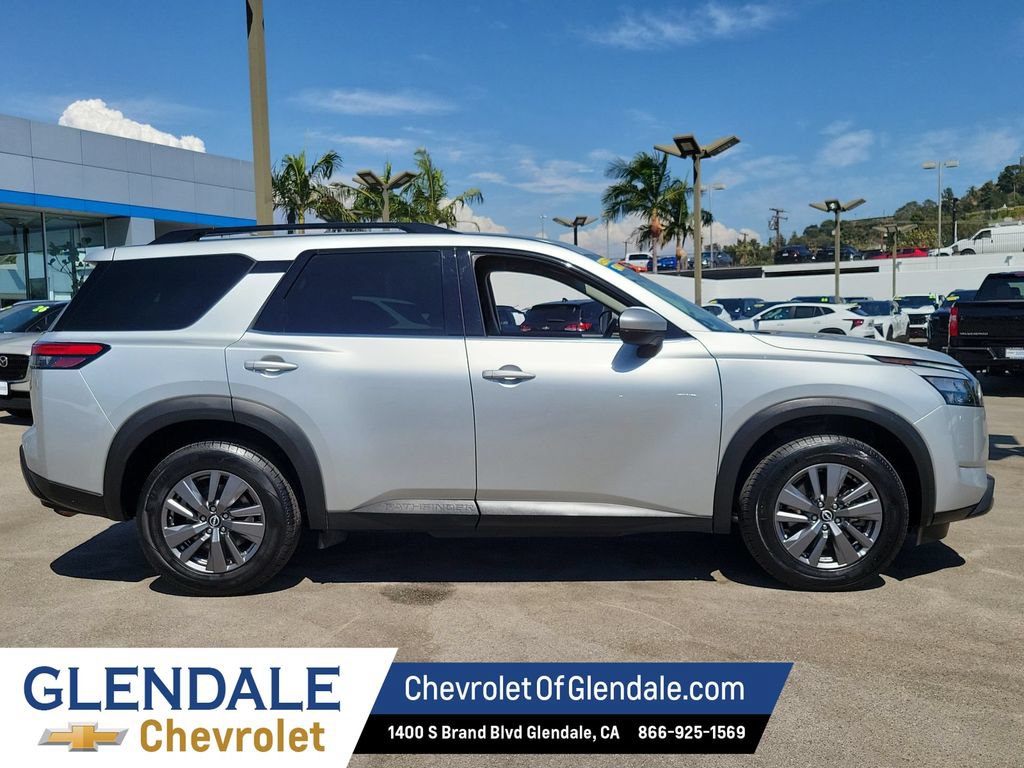 Used 2025 Nissan Pathfinder SV FWD image 10