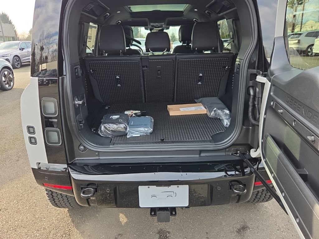 New 2026 Land Rover Defender 110 X-Dynamic SE image 16