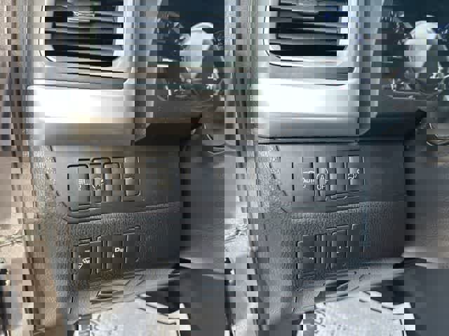 Used 2017 Toyota Highlander Limited AWD/4WD image 12