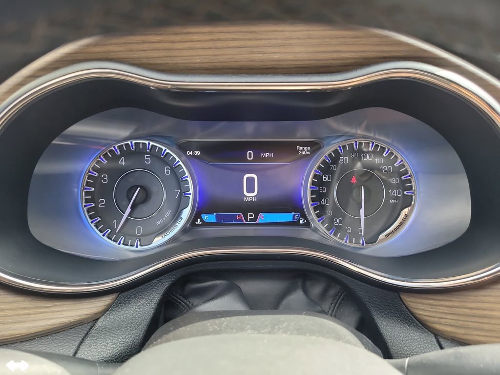 Used 2015 Chrysler 200 C w/ Navigation & Sound Group I image 29