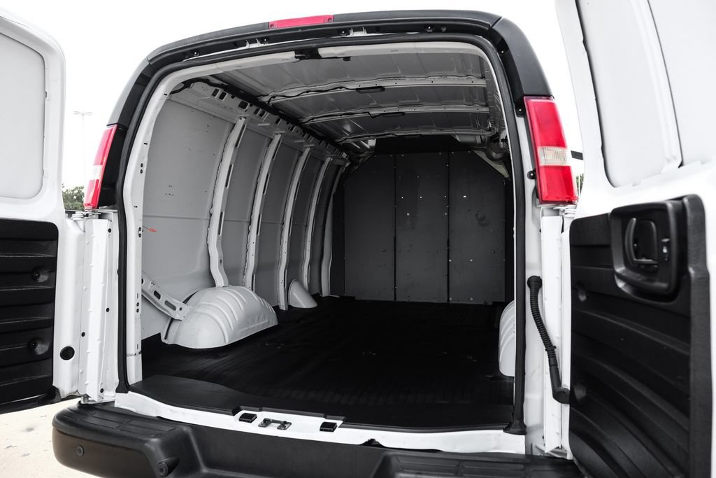 Used 2021 Chevrolet Express 2500 RWD image 45