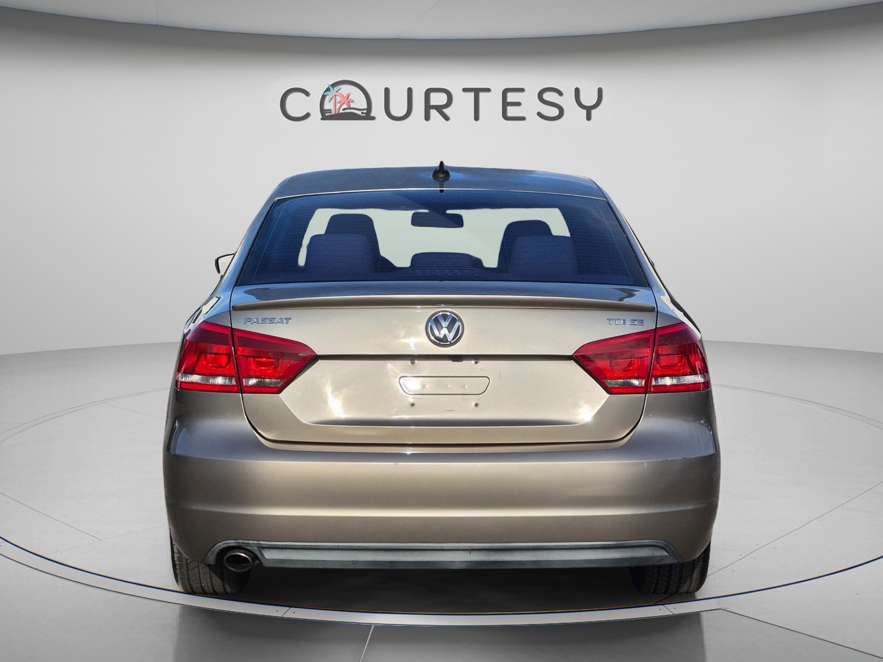 Used 2015 Volkswagen Passat TDI SE FWD image 6