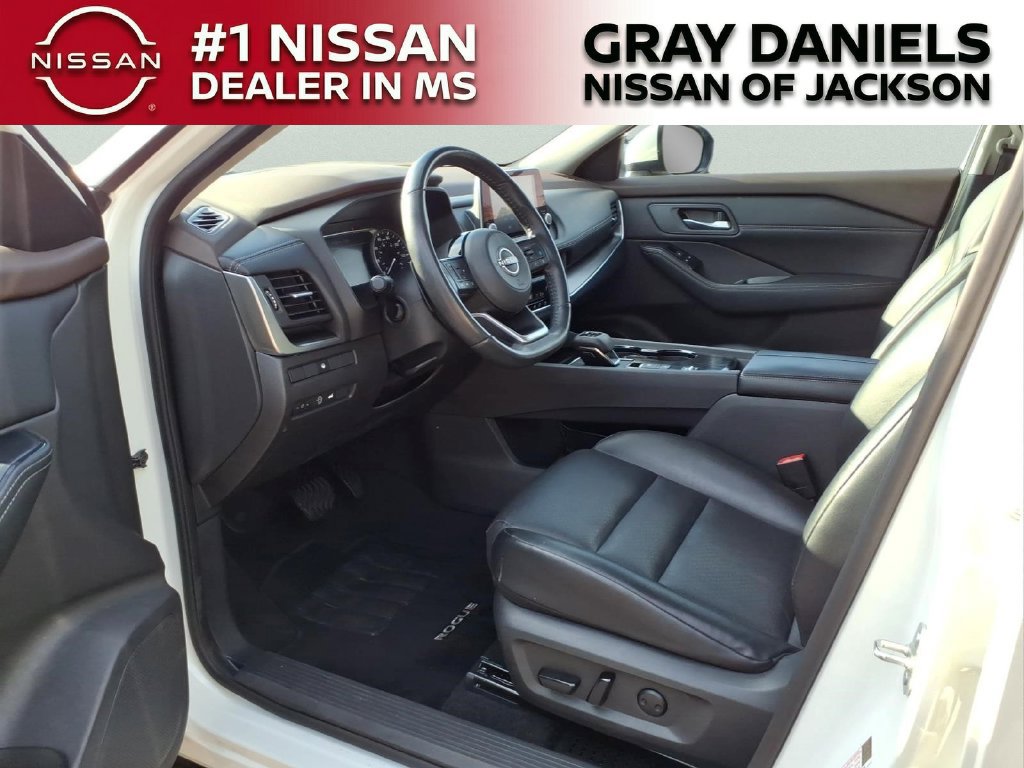 Used 2023 Nissan Rogue SV w/ SV Premium B Package FWD image 24