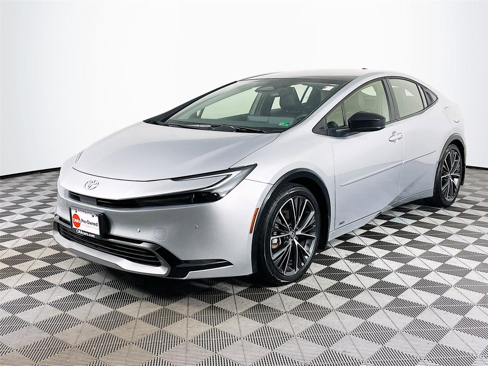 Used 2024 Toyota Prius XLE image 3